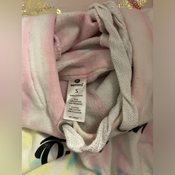 tie-dye outer banks graphic cropped hoodie - Picture 3 of 4